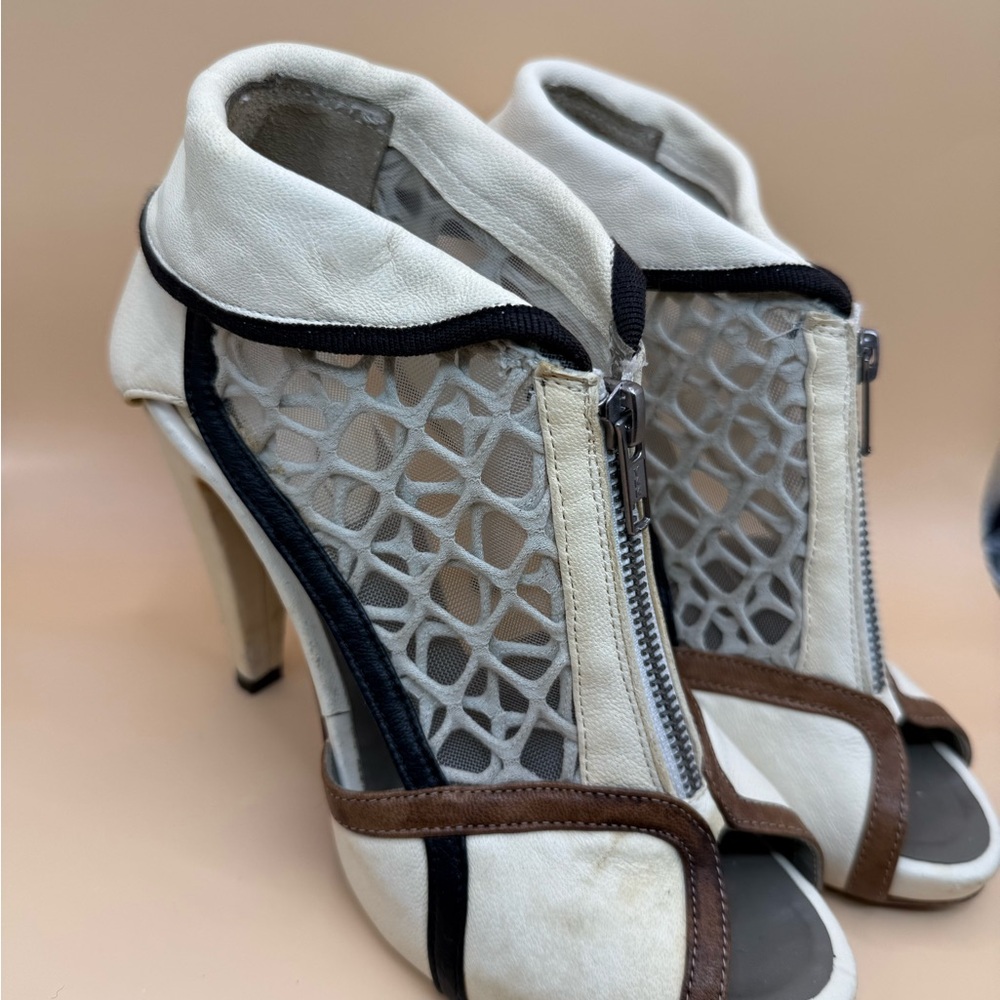 Ralph Lauren Stylish Women's White and Brown Heels